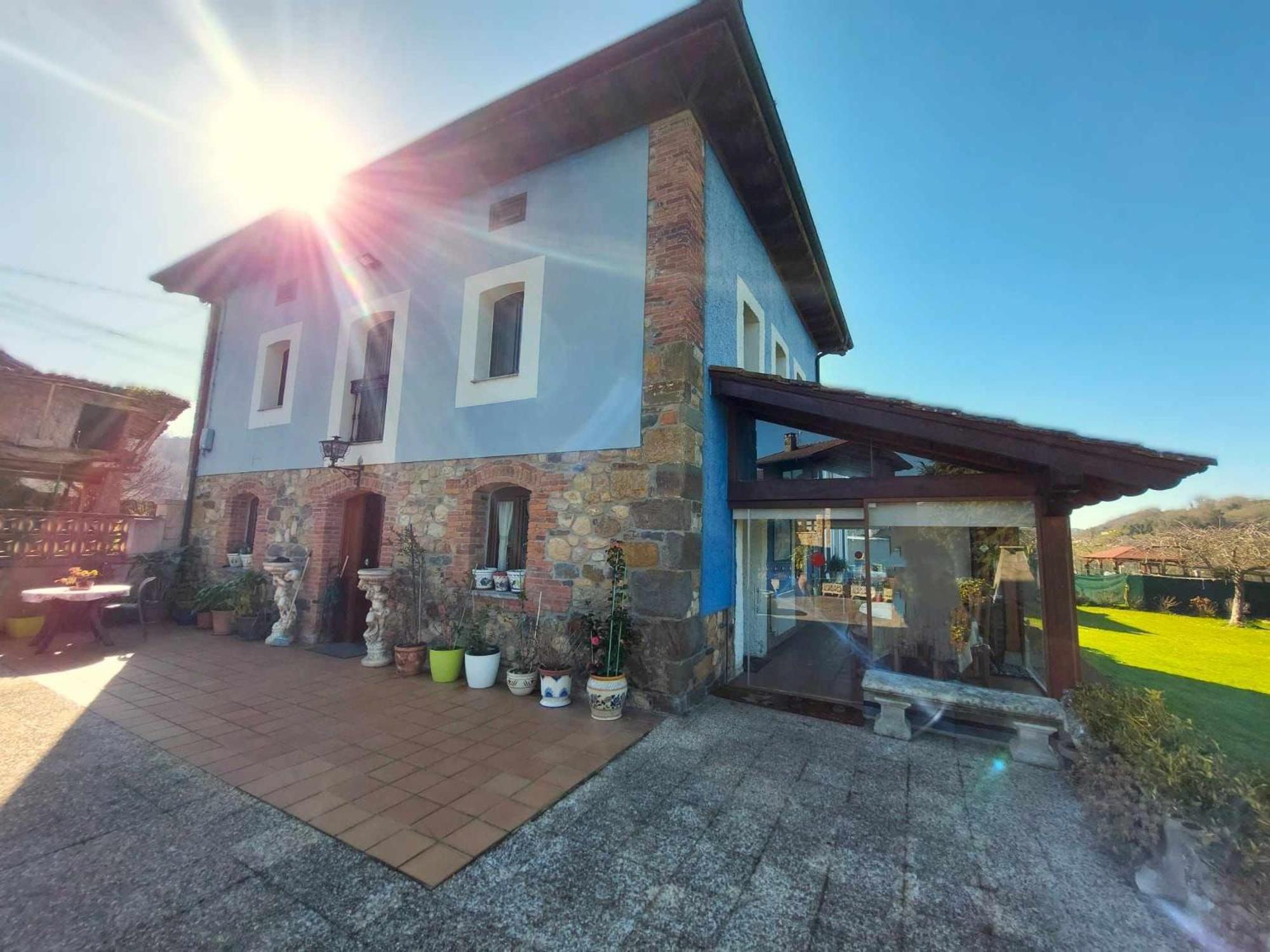 הוילה אריונדס Casa La Gueelina En Asturias מראה חיצוני תמונה